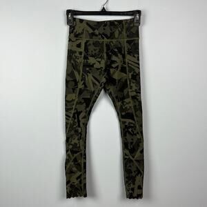 Lululemon Athletica Tight Stuff Camo Cropped Leggings size 2
